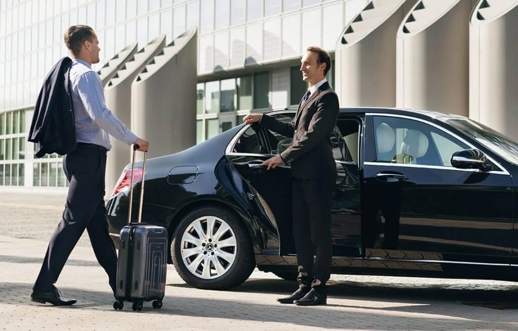 2-Way Airport Transfers for family of 4 (ARR/RET) - Singapore